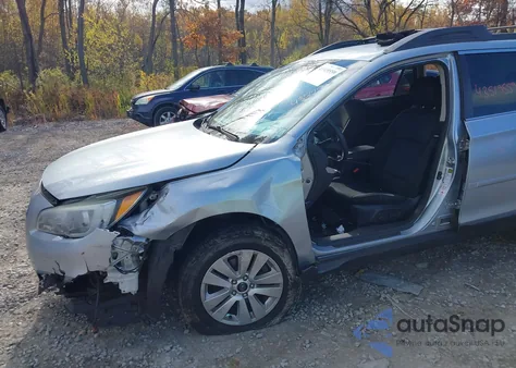 2017 Subaru Outback 2.5I Premium z USA, uszkodzony, nr VIN 4S4BSACC0H3225247